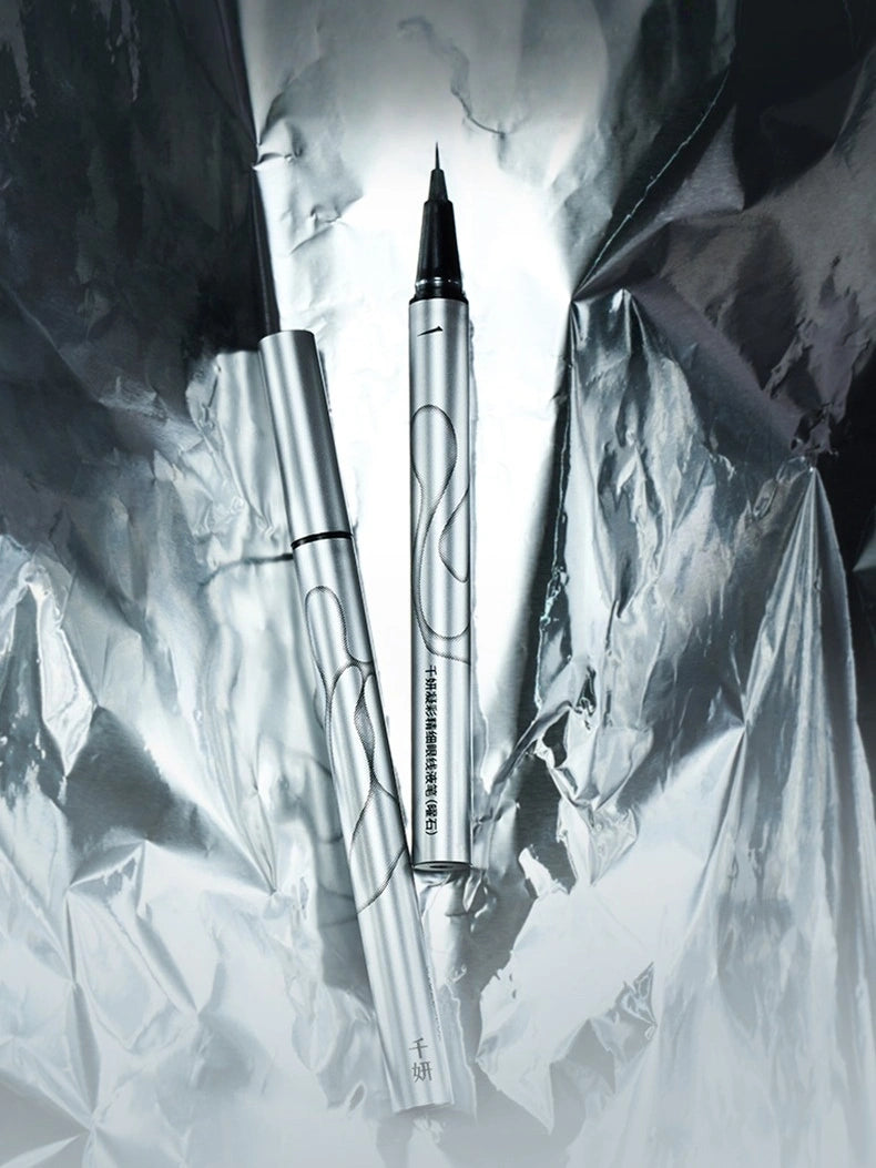 Eyeliner liquide fin Cheeryep 0,6 g