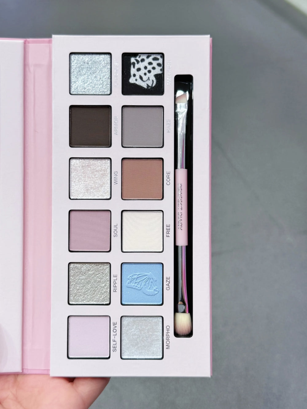 Perfect Diary - Explorer Eyeshadow 20 Butterfly and Snow Leopard - Soft Pink 14g